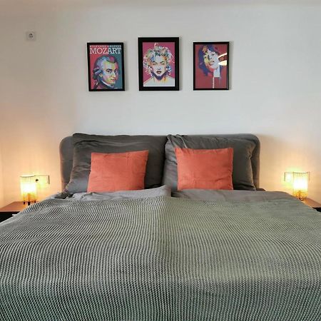 Neues City Center Piano Appartement Mit Netflix Klagenfurt am Woerthersee Kültér fotó