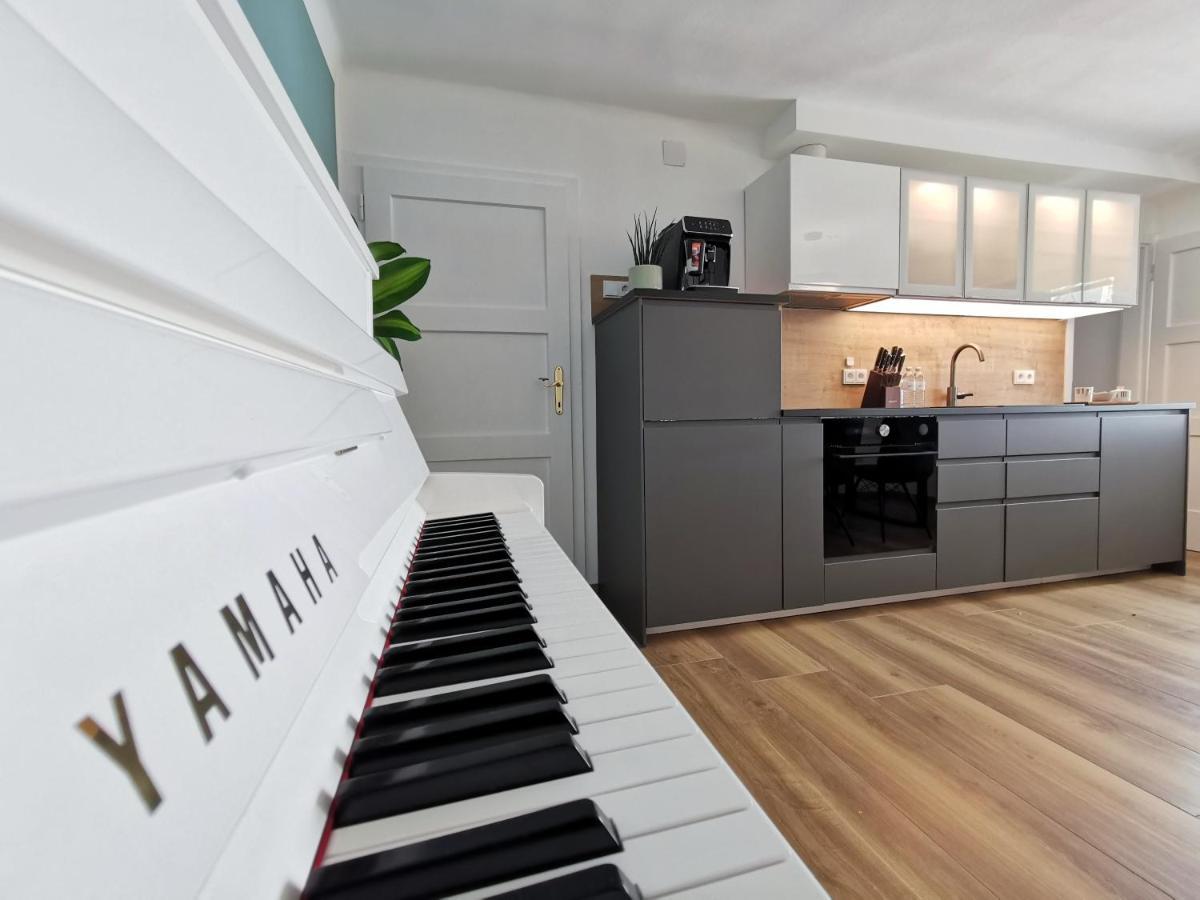 Neues City Center Piano Appartement Mit Netflix Klagenfurt am Woerthersee Kültér fotó