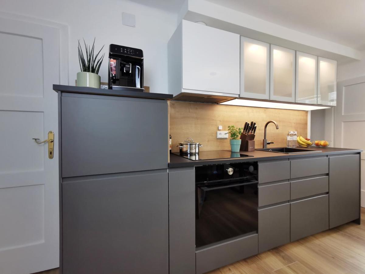 Neues City Center Piano Appartement Mit Netflix Klagenfurt am Woerthersee Kültér fotó